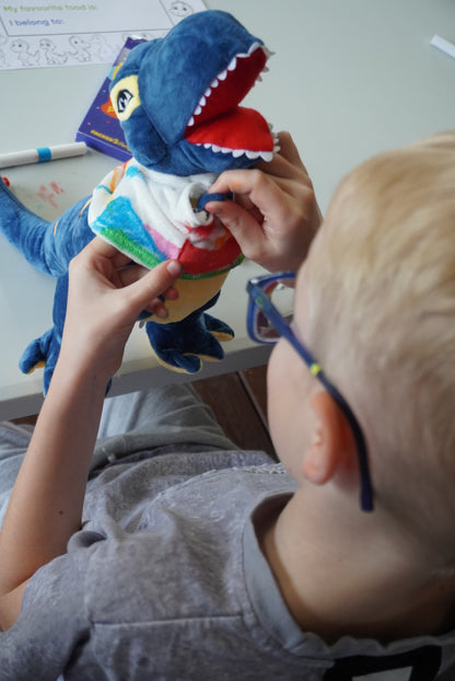 DIY BUILD A DINOSAUR